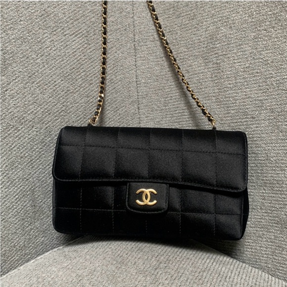 Chanel satin crossbody bag with Card - Picture 2 of 6